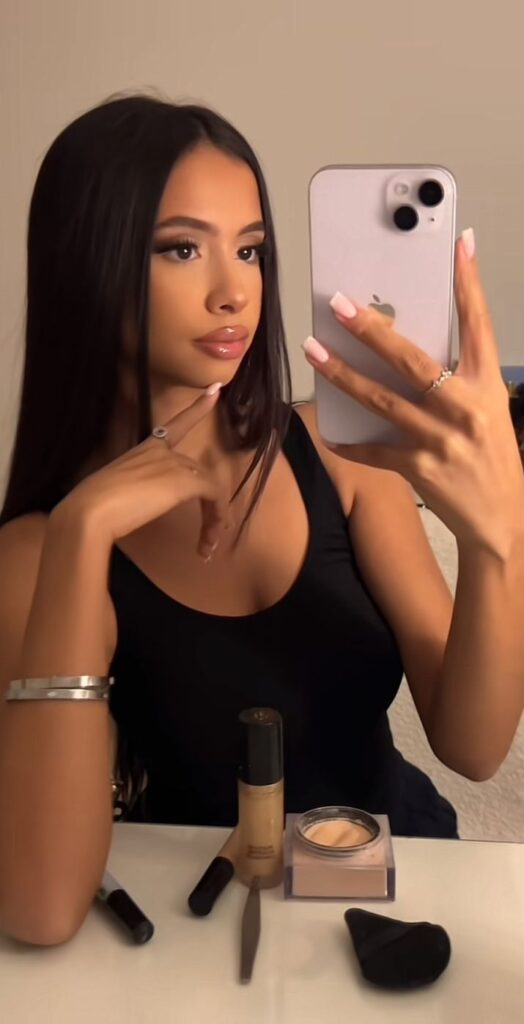 Çekmeköy Escort: Nişantepe ve Bulgar Escort Seçenekleri 4 Çekmeköy Escort İlanları için akıllı telefon ekranında liste görüntüsü